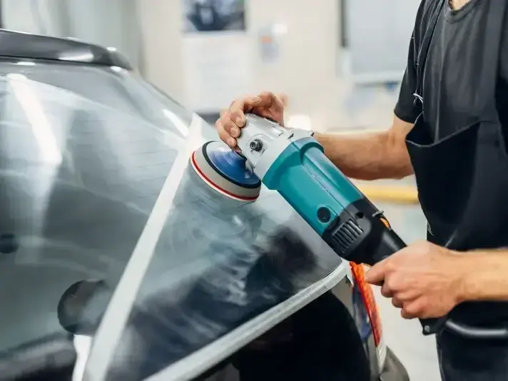 same day windshield crack repair for commuter car heading toward Marymoor Park from Sammamish